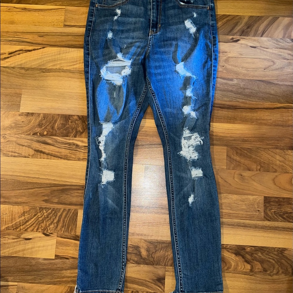 Ripped hollister skinny jeans